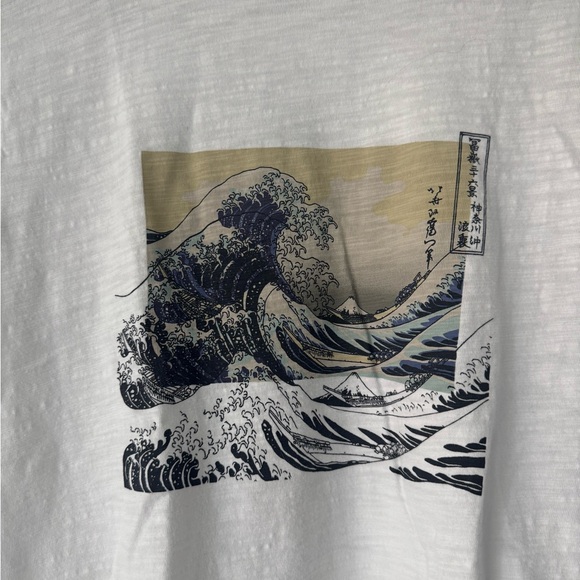 Uniqlo White Graphic Tee with Wave Design - Picture 3 of 4